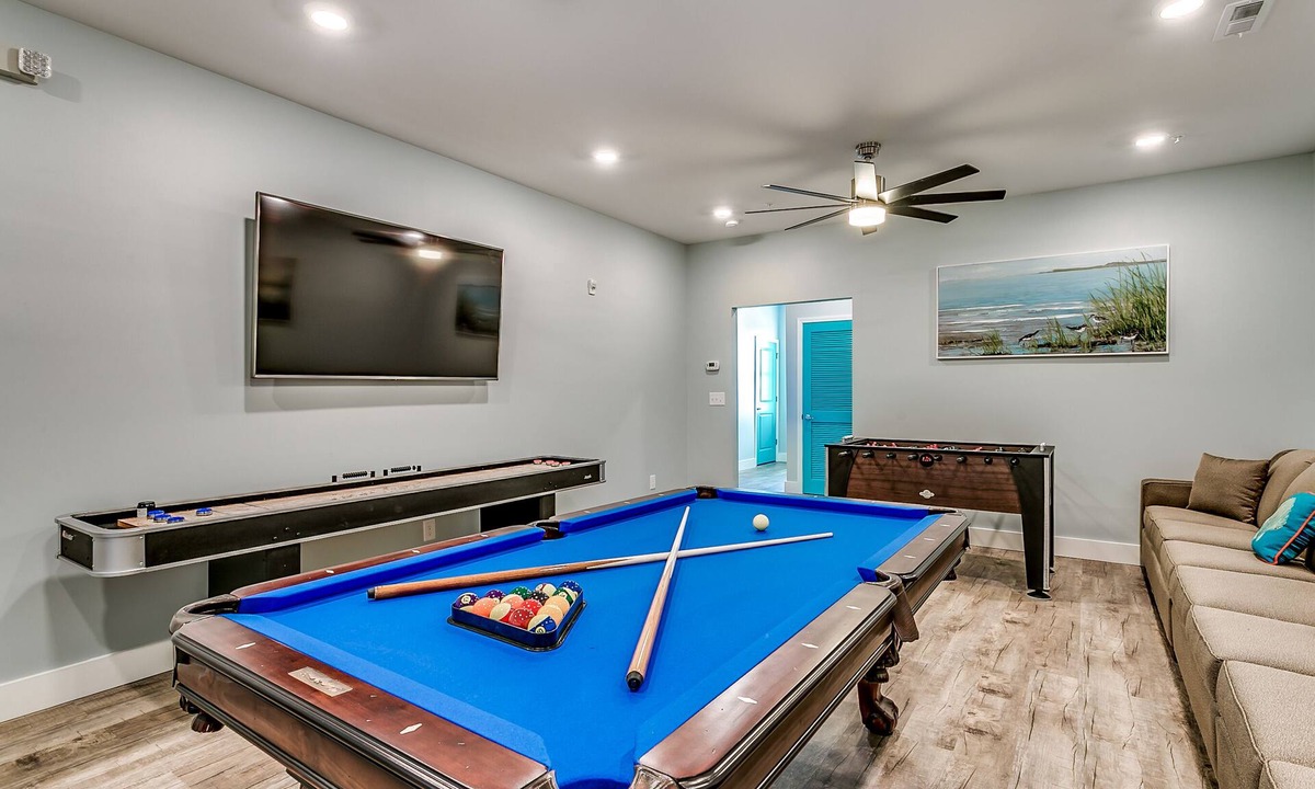 North Myrtle Beach House | LARGE HOME w HUGE KITCHEN sleeps 50+huge pool+cinema+game room 1min to the SAND