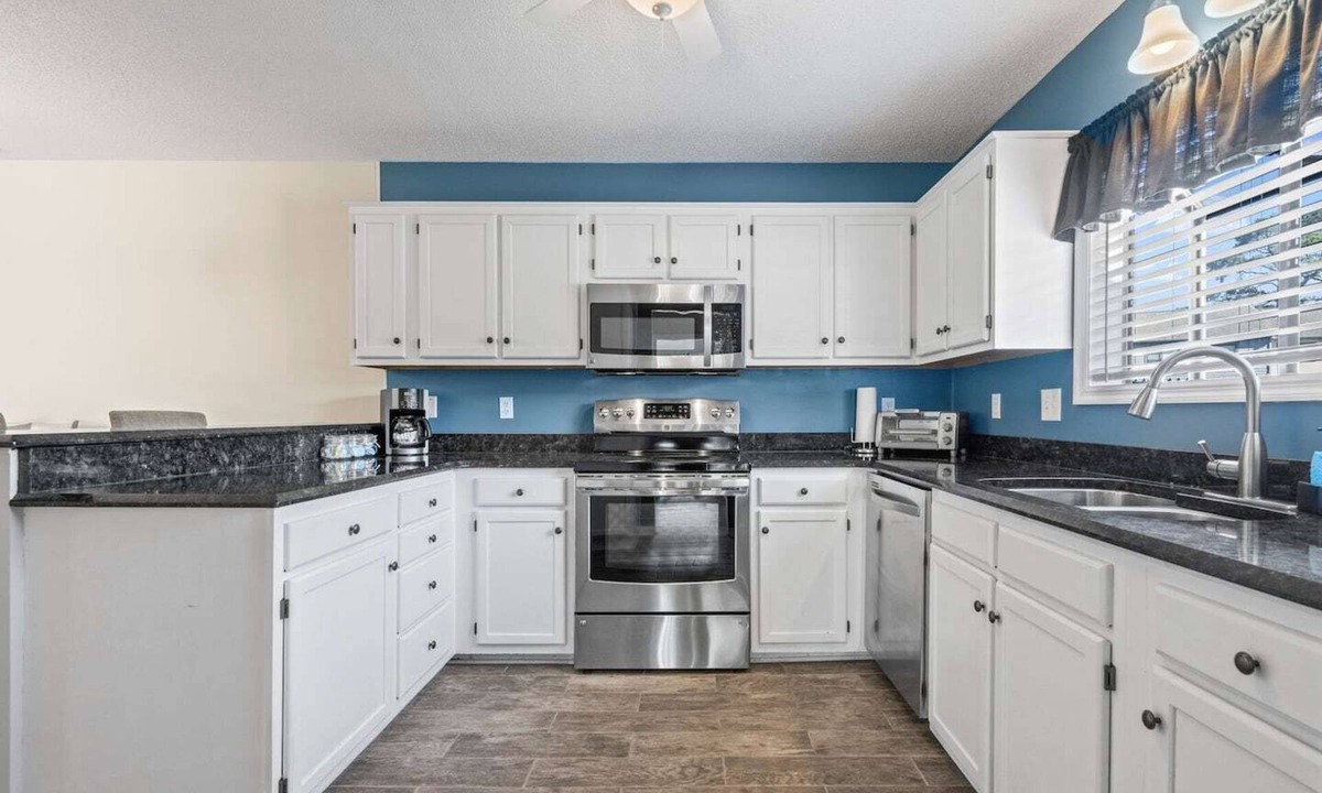 Little River Condo | Little River-Condo-Sleeps 10 by Hostique