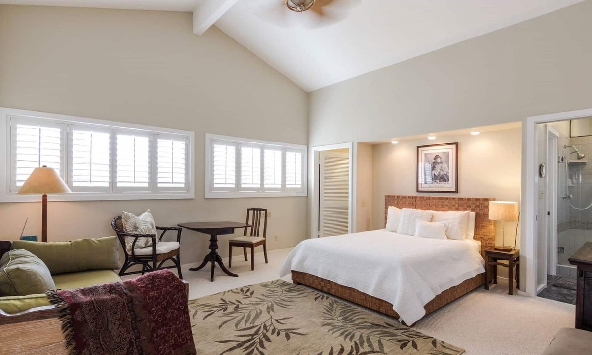 Enchanted Lake Apartment | Loft In Kailua - Spacious with Parking, Internet and minutes to Kailua Beach!