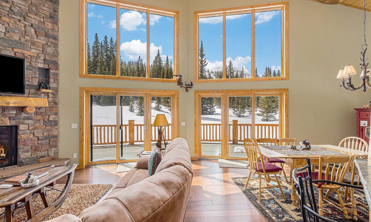 Valley of the Sun Cabin | Log Cabin on 10 Acres with Loft and Soaker Tub.