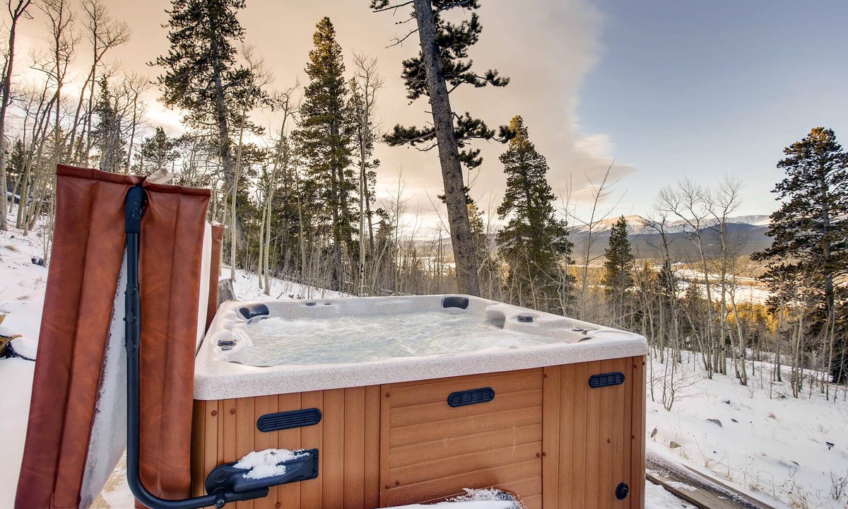Alma Cabin | Log Home, Hot Tub & Pool Table, Sleeps 8, 25 mi to Breckenridge