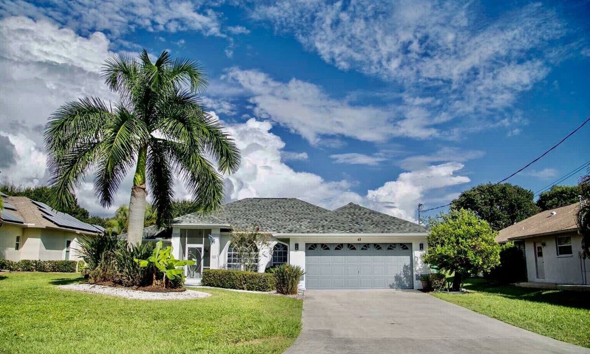 Broadmoor House | Lovely pool house with canal view!
