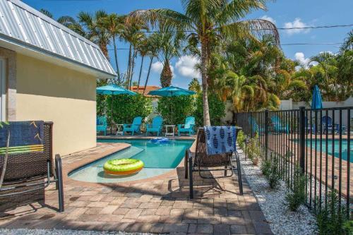 Siesta Key House | Lulu's Crescent Cottages - Entire two unit complex