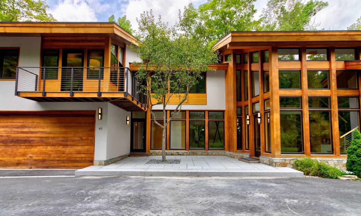 Stratton Mountain House | Luxurious Modern Home Steps to Gondola & Village