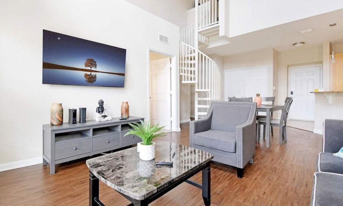 Port Tampa City Apartment | Luxury 3/2 Loft with Pool - Extended Stay Welcomed