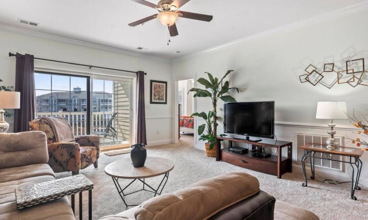 Central Myrtle Beach Condo | Magnolia Pointe Condo with pool access and private balcony