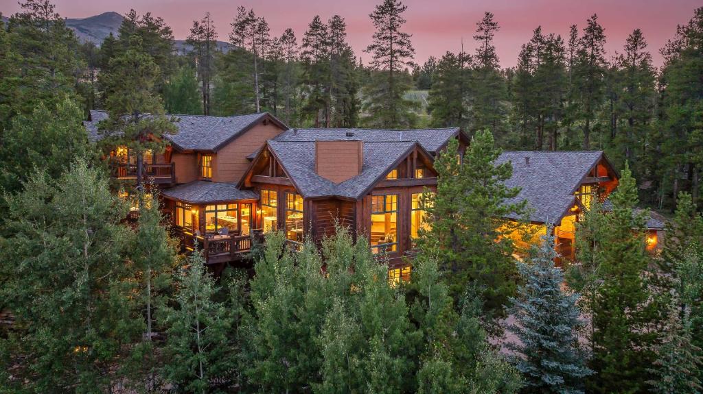 Four O'Clock House | Majestic Mountain Lodge