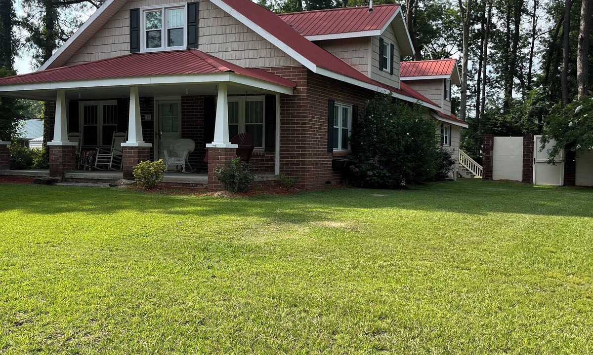 Whiteville Other | Merri Mac Farmhouse Spacious 4-bedroom house with WiFi, AC , 2 car garage