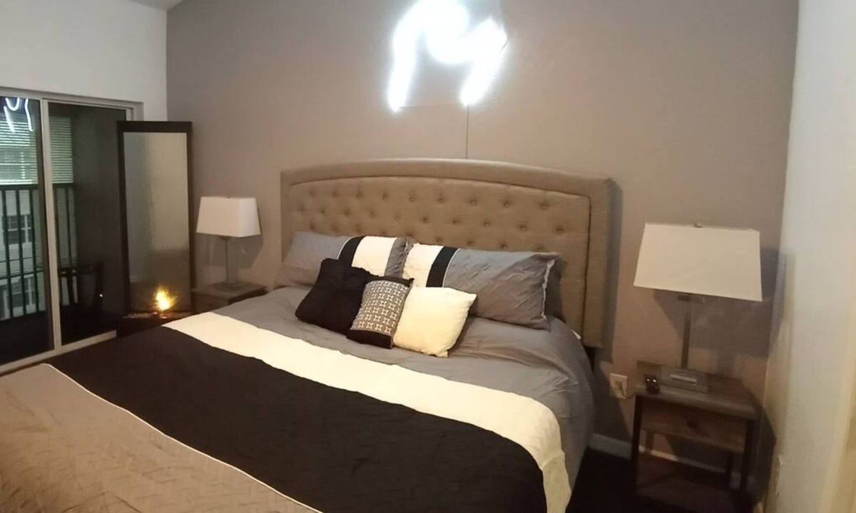 Lutz Condo | Midnight Magic #3302