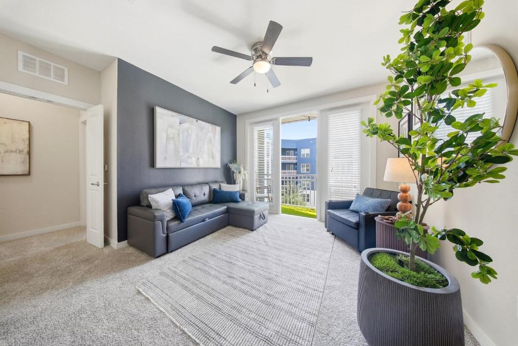 Courier City - Oscawana Apartment | Modern 2BR w Pool Pet-Friendly Unit #18