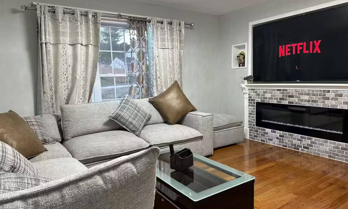 Montville House | Modern 3-Bedroom Retreat Near Parks & Casinos