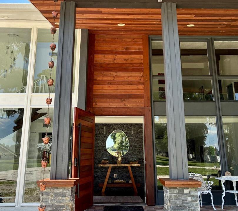 Thonotosassa Villa | Modern 6BR 6BA Estate on Acreage- Hot Tub, Gym, Bar