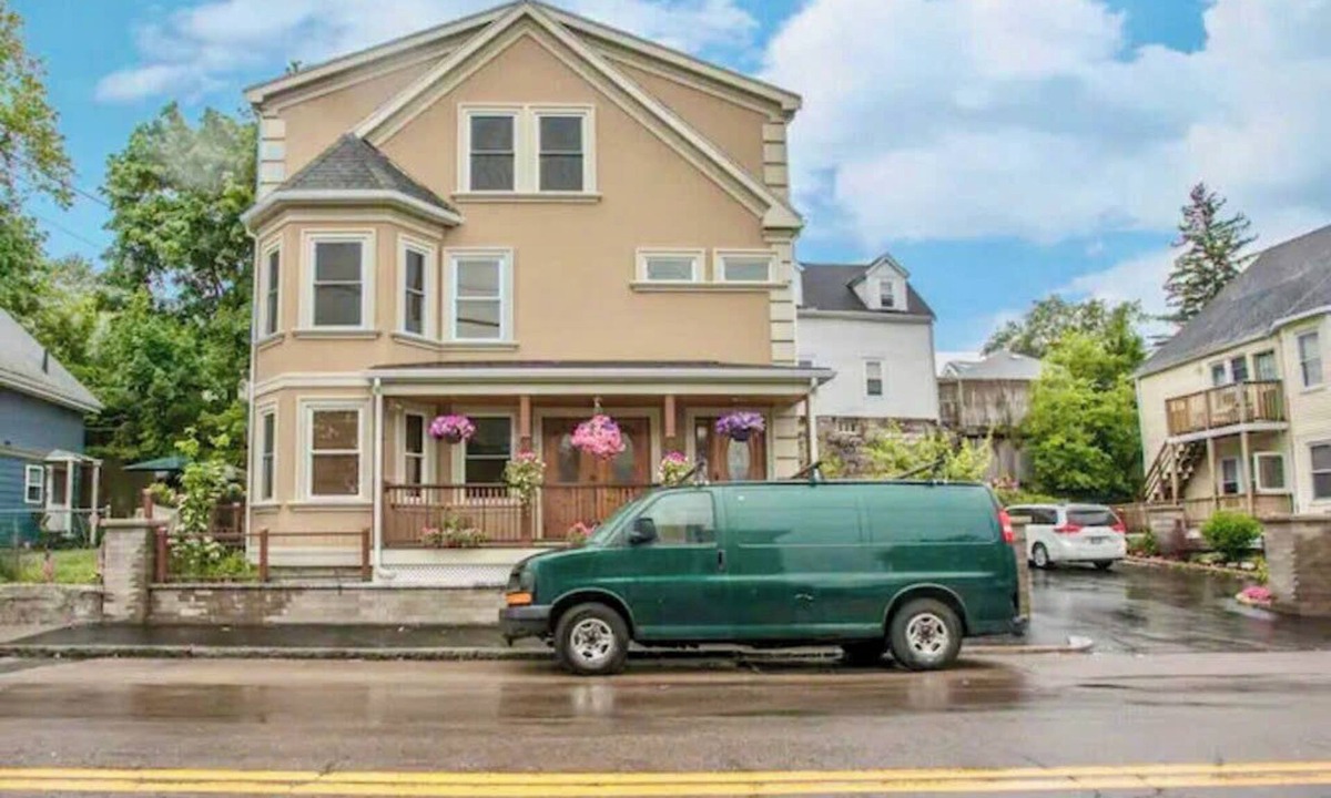Quincy House | Modern Boston Townhouse Near Transit Private Deck Pet-Friendly - 383