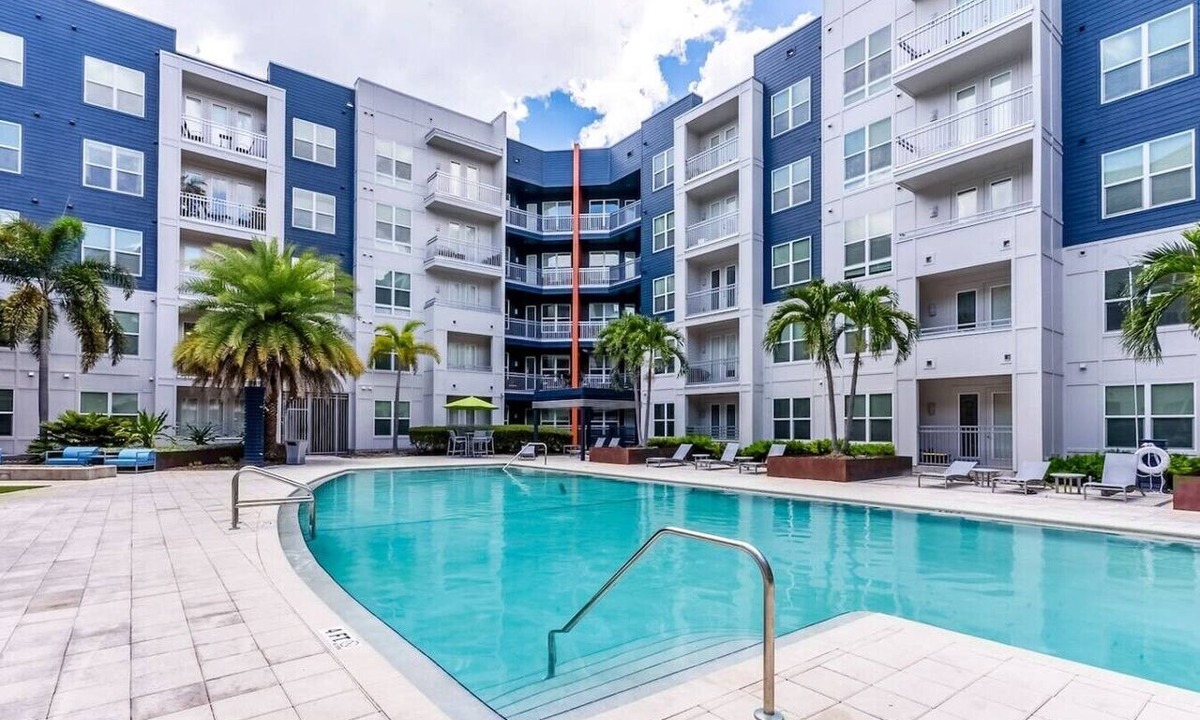 Courier City - Oscawana Apartment | Modern Retreat | 2 King Beds + Pool, Gym & Yoga