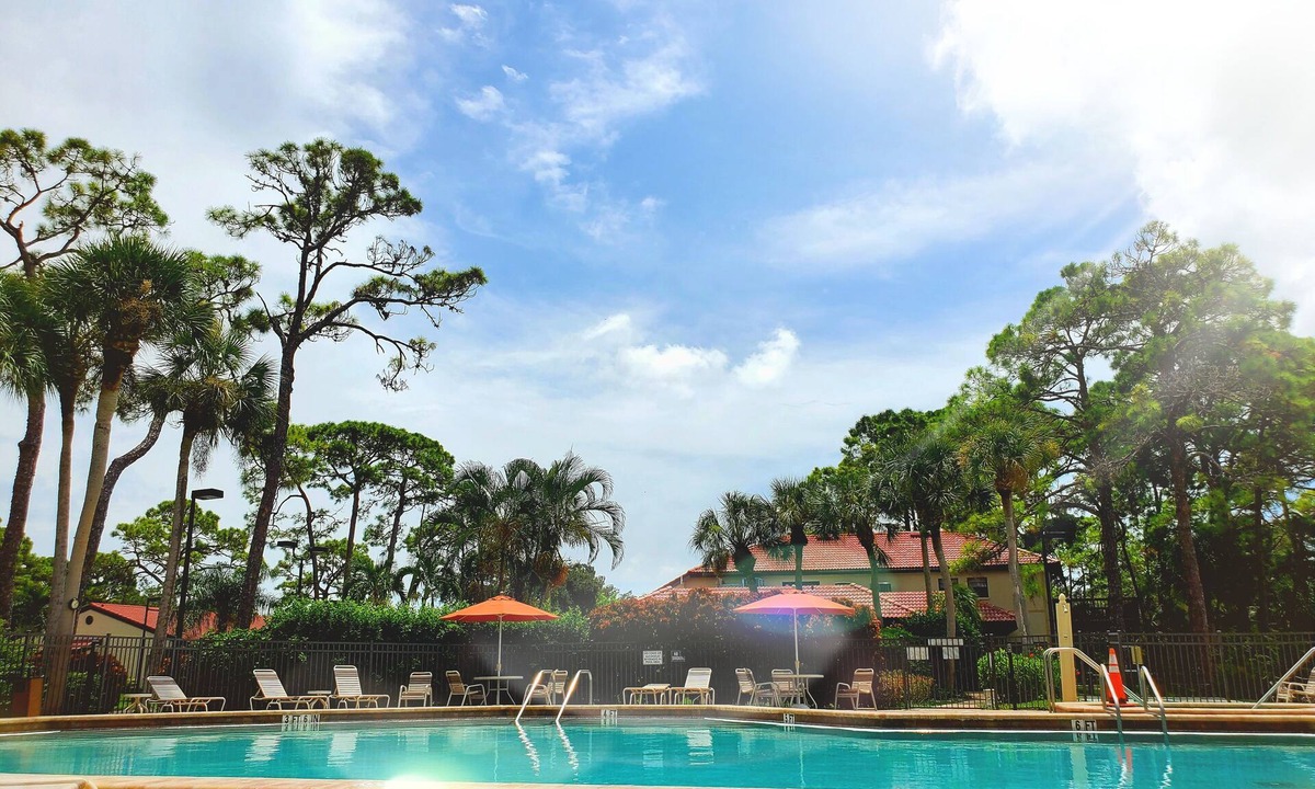 Sarasota Villa | Modern, Spacious Villa close to #1 Siesta Key Beach! FreeWiFi, Updated ,Hot tub
