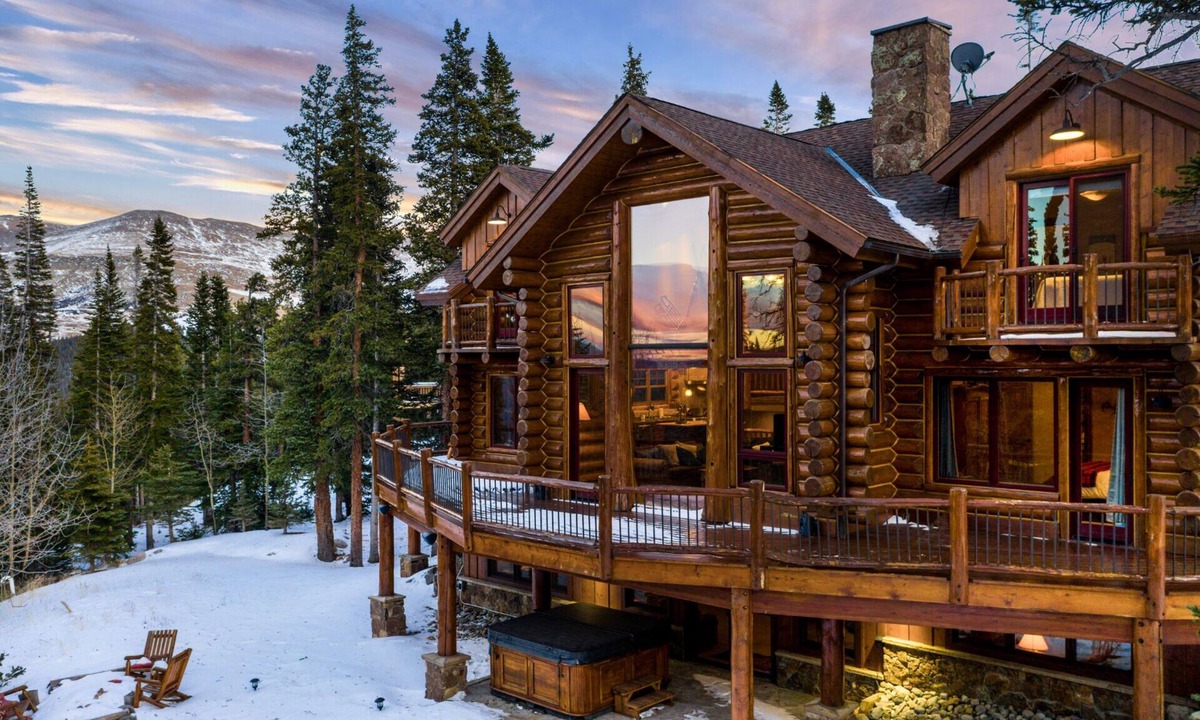 Quandary Village Cabin | Monthly Rental Discounts - Private Hot Tub, Fireplace, Pool Table, Pet Friendly