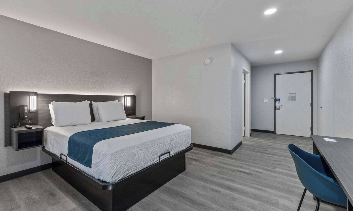 Brighton Hotel | Motel 6 Brighton CO Denver Northeast