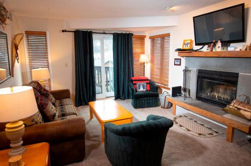 Ludlow Apartment | Mountain Lodge at Okemo-1Br Fireplace & Updated Kitchen condo