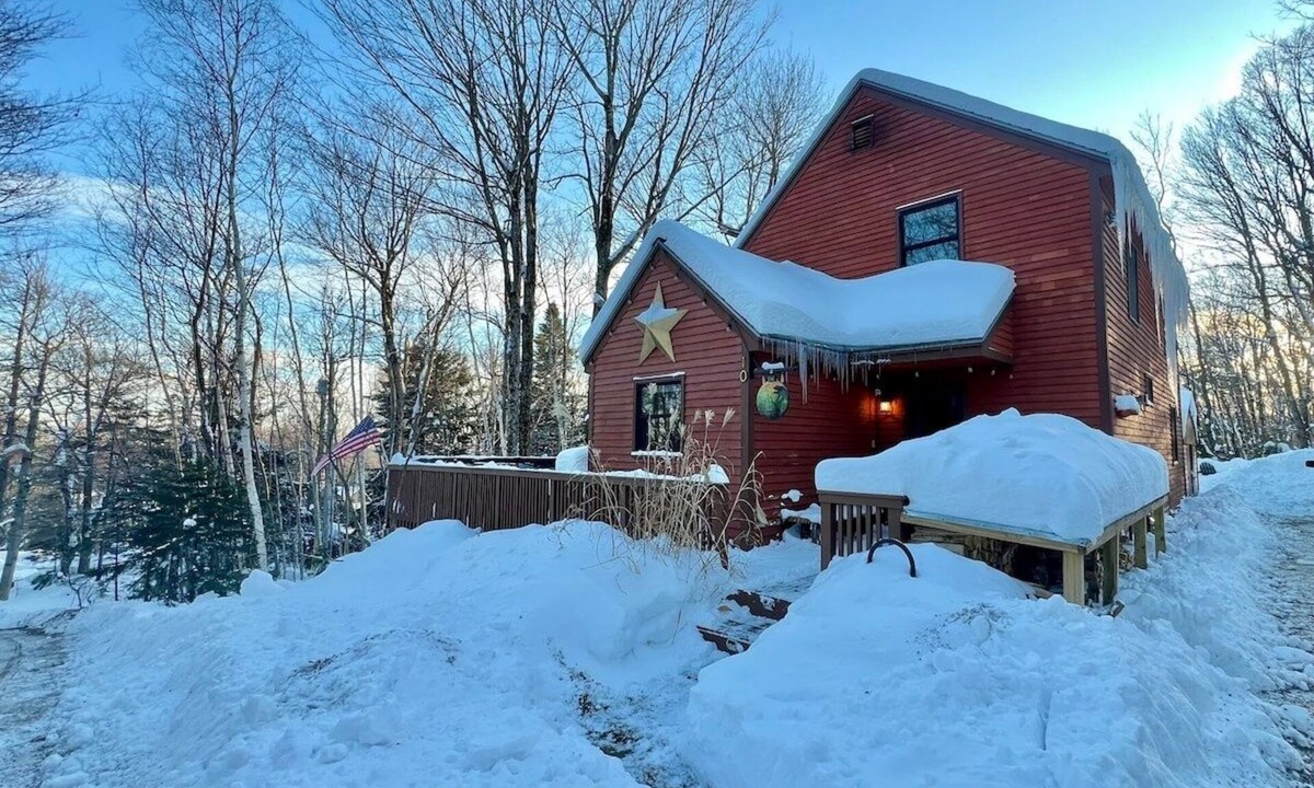 Wilmington Ski Chalet | Mt Snow Chalet: Peaceful Escape w/Hot Tub