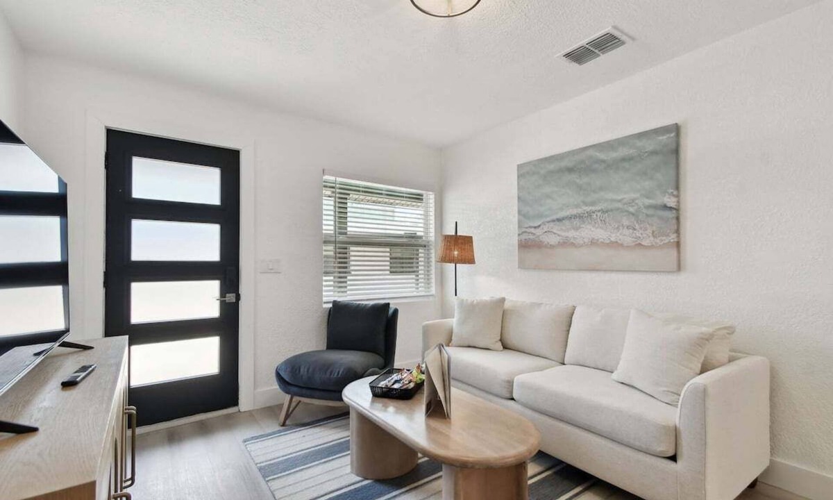 Treasure Island Apartment | Near Johns Pass 1 Block From Gulf Shores Treasure Island