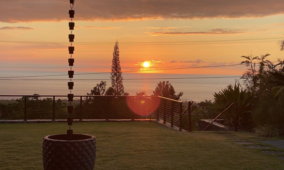 Honaunau-Napoopoo House | New 2 Bedroom Guesthouse with Mountain & Ocean View!
