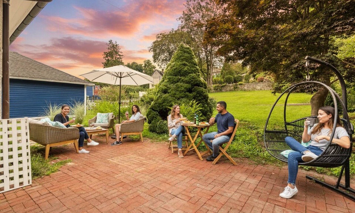 Mystic House | NEW Boutique Downtown Home, Shops, Patio, Office, Pets, Walk to Dining