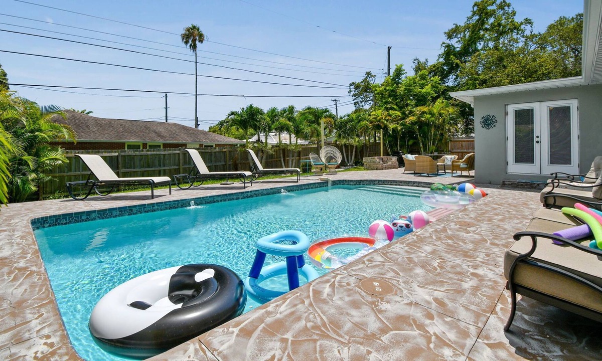 Harbor Hills House | New heated saltpool w Kayaks, 8min to Shore: Tranquil Escape