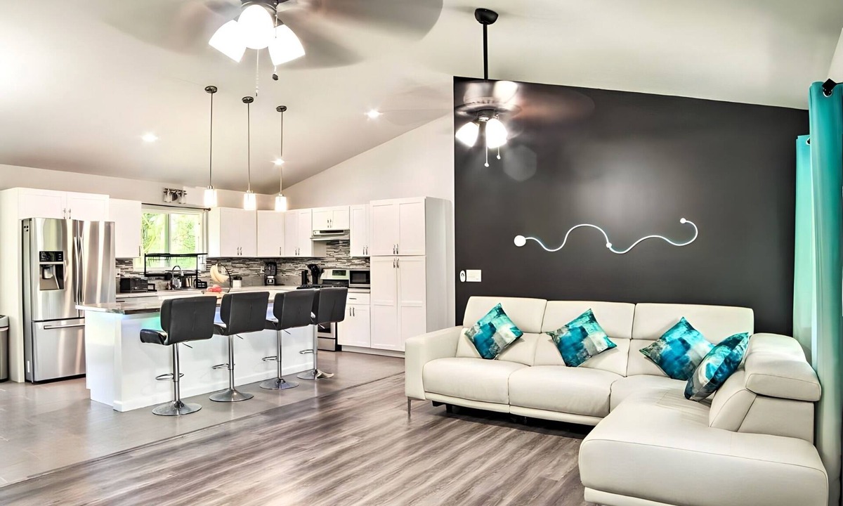 Keaau House | NEW LISTING! Luxury Hawaii Getaway: Close to Beach & Ocean by RedAwning