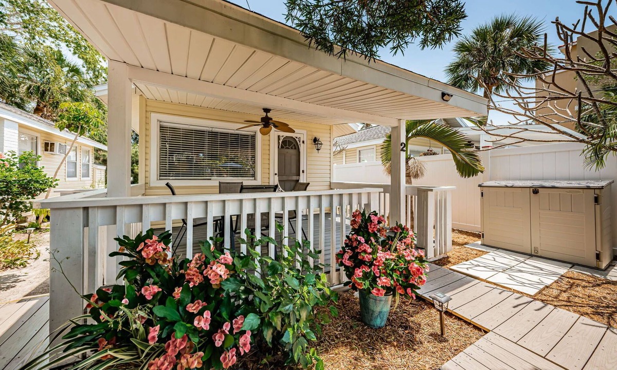 Sunset Beach Cottage | New Listing Tropical Sunset beach Cottage
