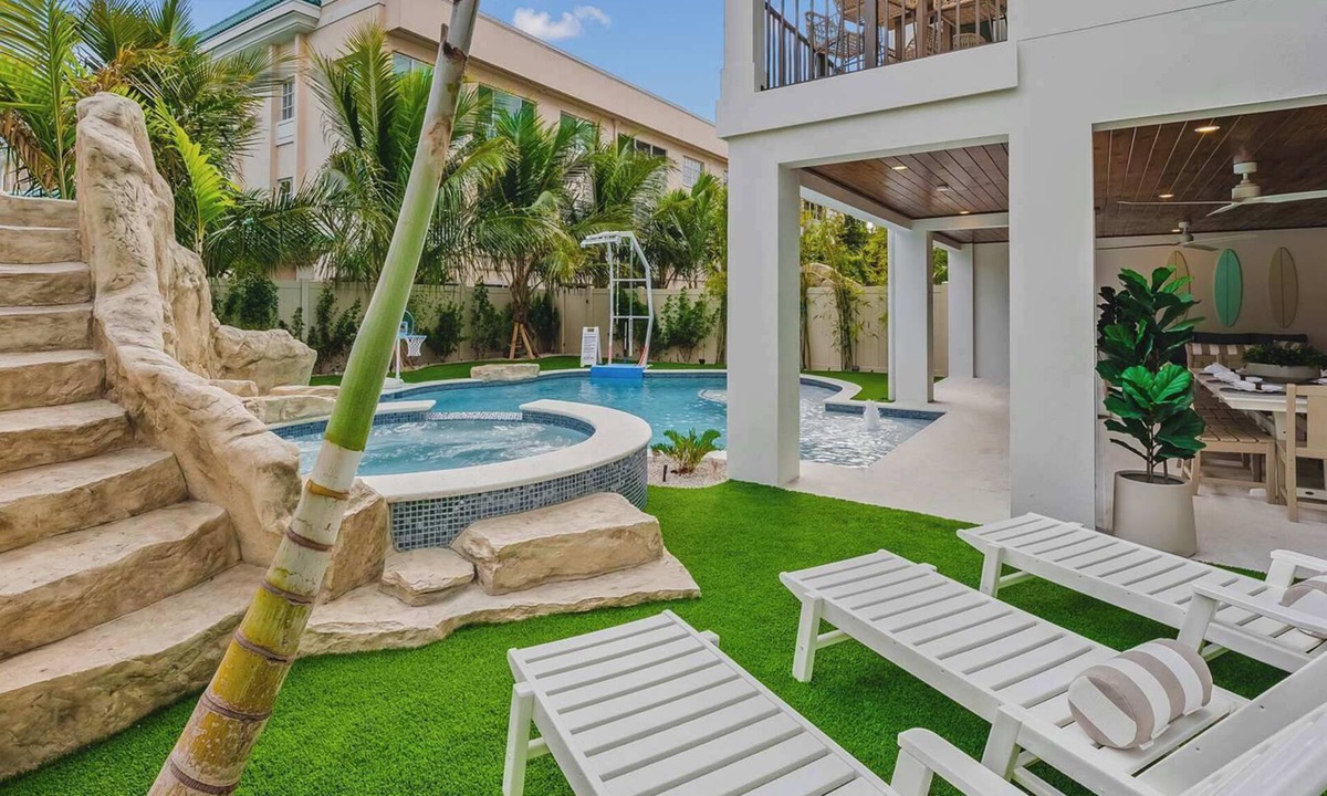 Siesta Key House | New - Private Beach Access/Zip Line & Waterslide