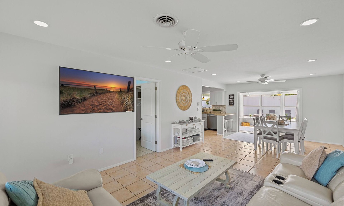 South Venice House | NEW! Private Pool Paradise- Minutes to Multiple beaches! Venice, FL