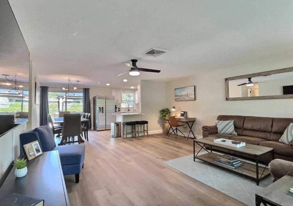 South Gate Ridge House | NEW Warm modern bliss just 10 minutes from Siesta Key beaches and downtown Sarasota