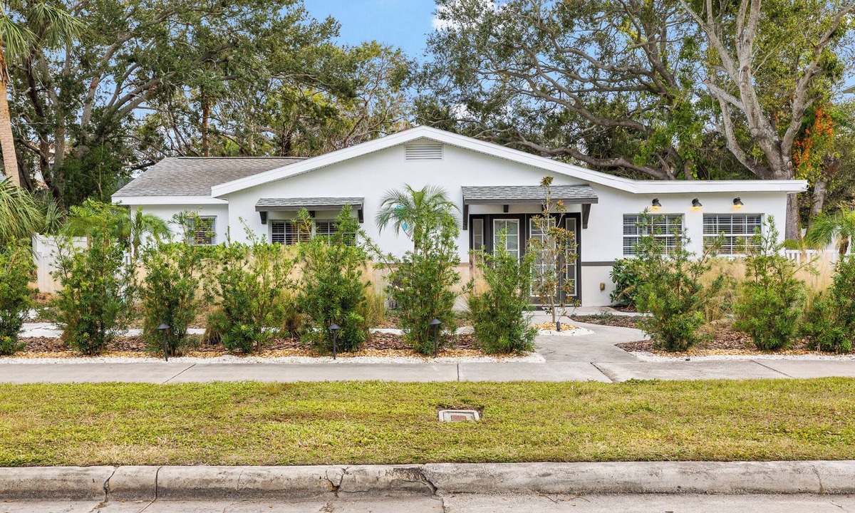 Ballast Point House | Newly Remodeled! Bay Shore Breeze