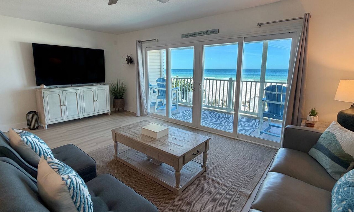Indian Rocks Beach Condo | Newly Renovated Beachy Beauty! Island Sands- Beachfront w/Heated Pool!