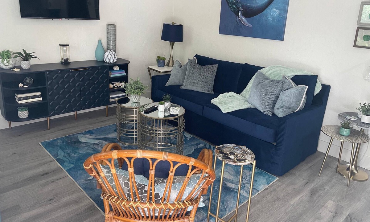 Downtown Apartment | Newly Renovated 1-Bed Apt with Modern High-End Décor and Finishes. Sleeps 3