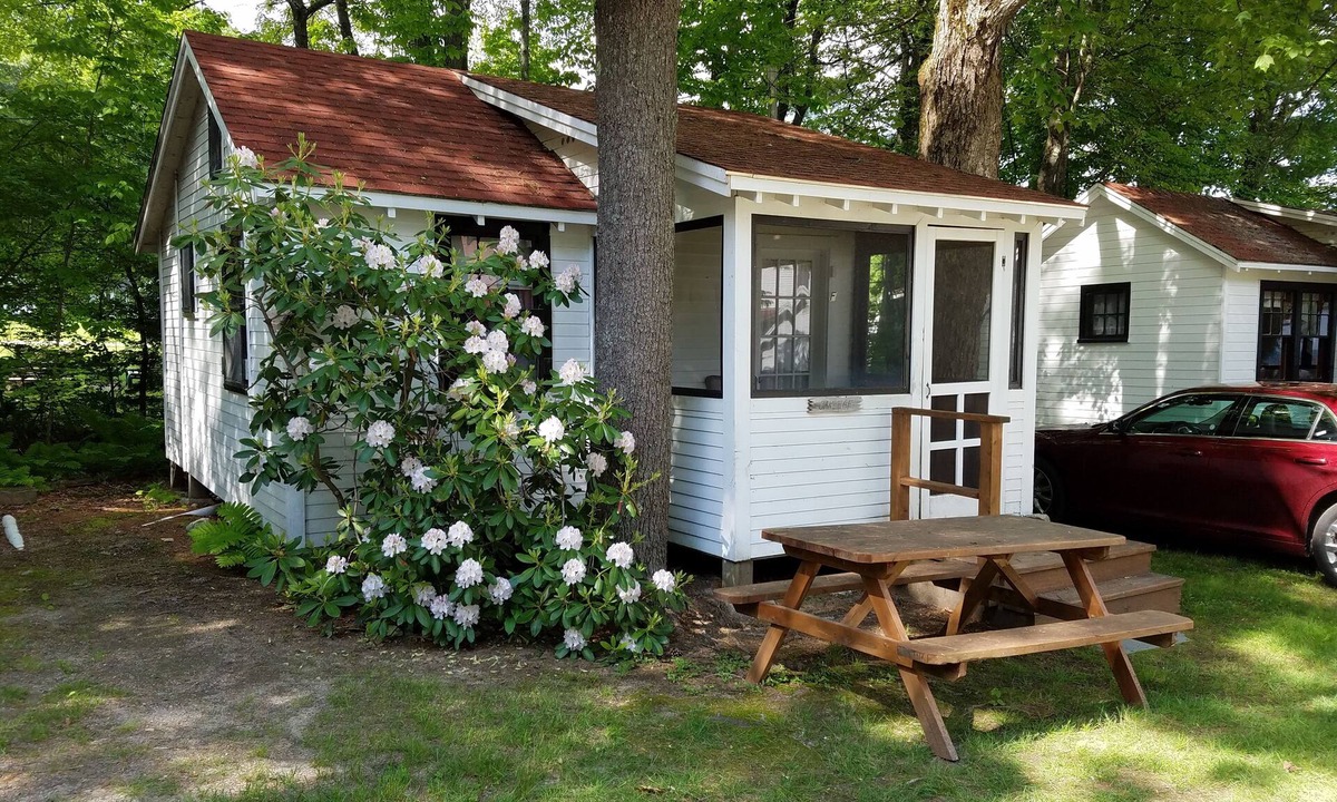 North Sebago Cottage | Oakleaf Cottage-Private Beach-Pets Welcome - Round Table Lodge, Sebago, Maine