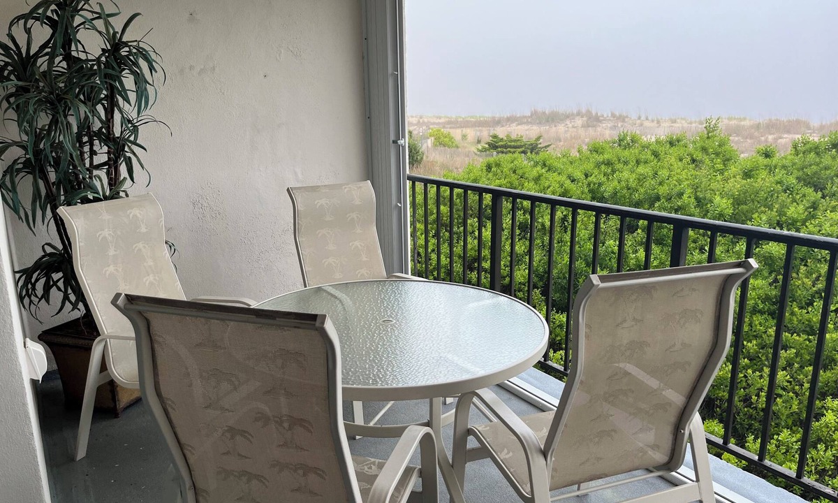 North Ocean City Condo | Oceanfront 3BR/2BA Camelot, Ocean City, MD w/ Balcony Views, Pool & Beach Access