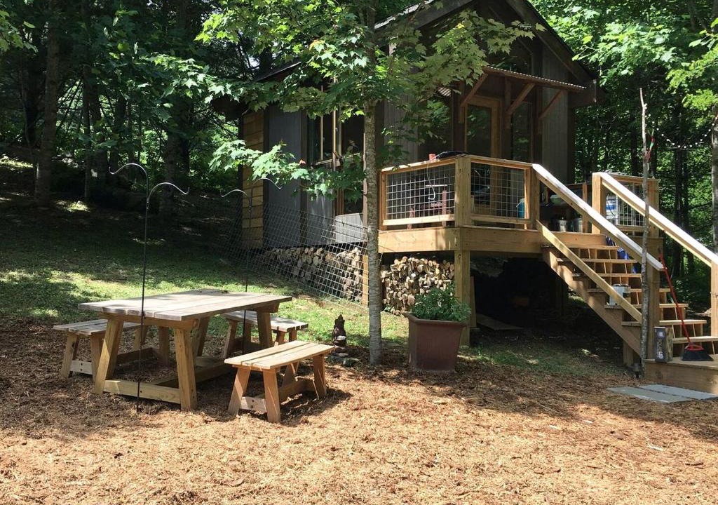 Asheville House | Off Grid Tiny Cabin Ideal for Couples in Burnsville, North Carolina
