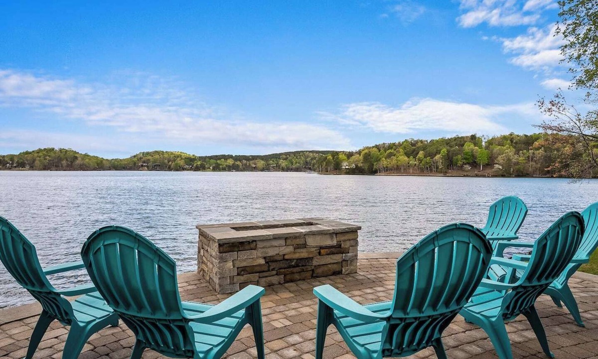 Six Mile House | Paradise Point on Lake Keowee!