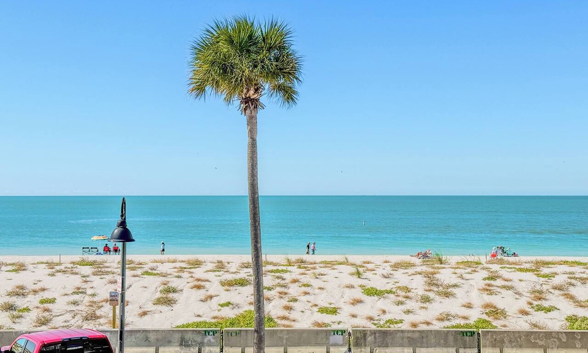Pass-a-Grille Historic District Condo | Pass a grille Gulf Way Beachfront 13