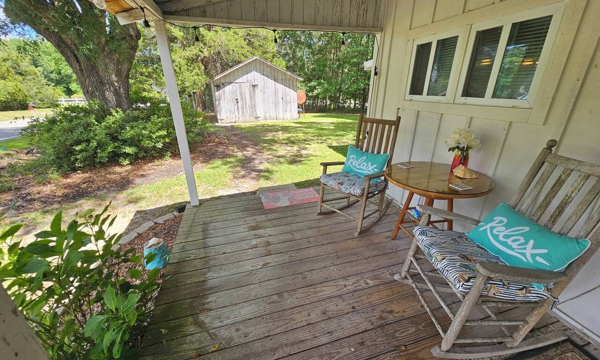Shallotte House | Perfect Getaway between 2 beaches! 1-bedroom bungalow with Vintage charm!