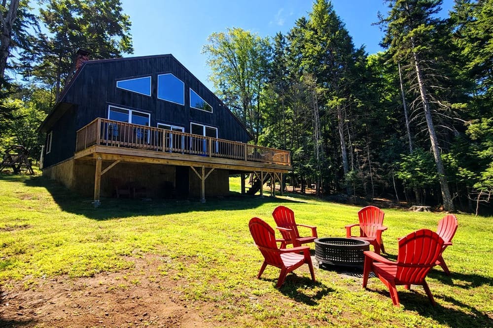 Beaver Cove Cabin | Pet-Friendly Cabin with Deck and Serene Lake Views in Maine