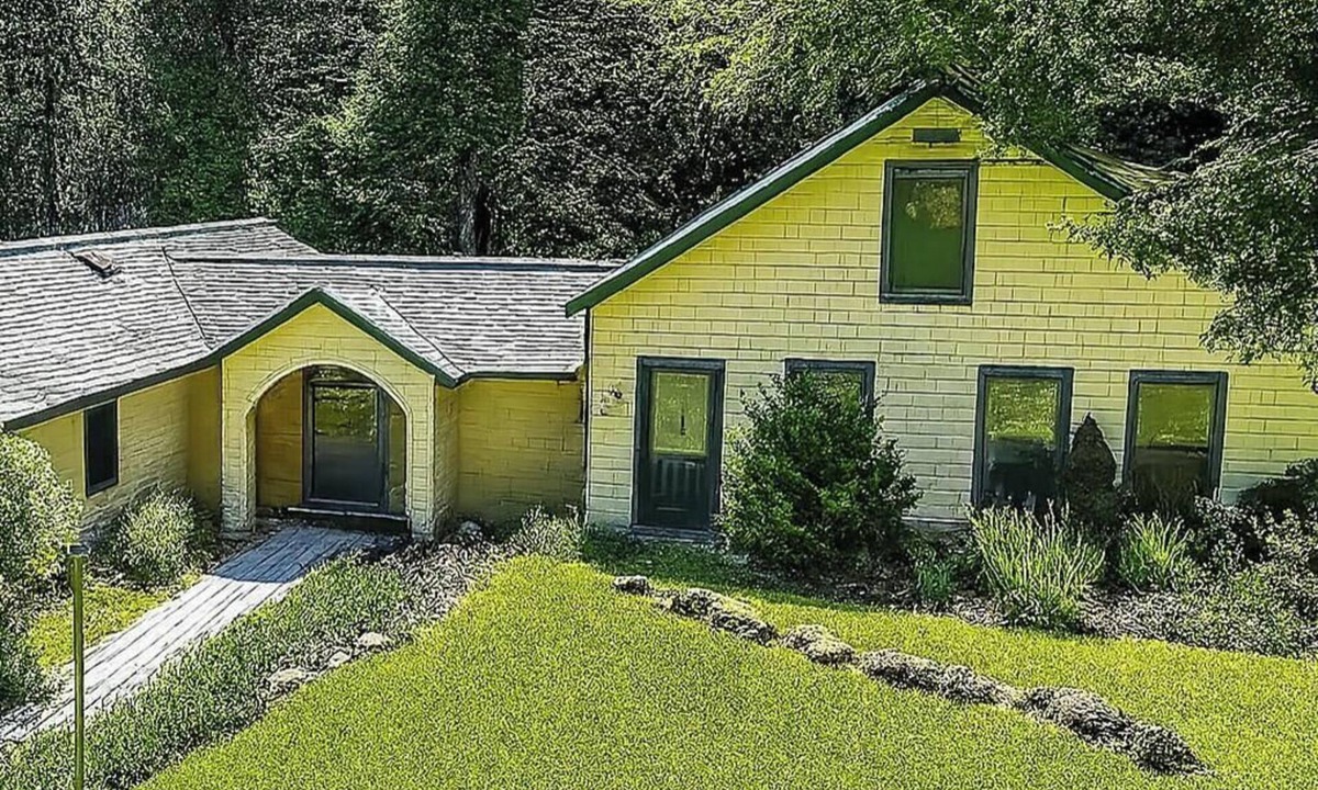 Lincolnville House | Pitcher Perfect Truly the perfect LAKEFRONT Maine getaway