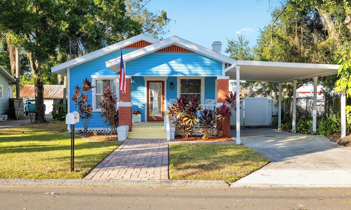 South Seminole Heights House | Plug & Play on the Wilder side 2/2 all utilities included