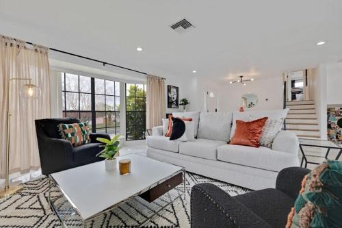 Harbor Hills House | Pool Outdoor Dining Near Beach