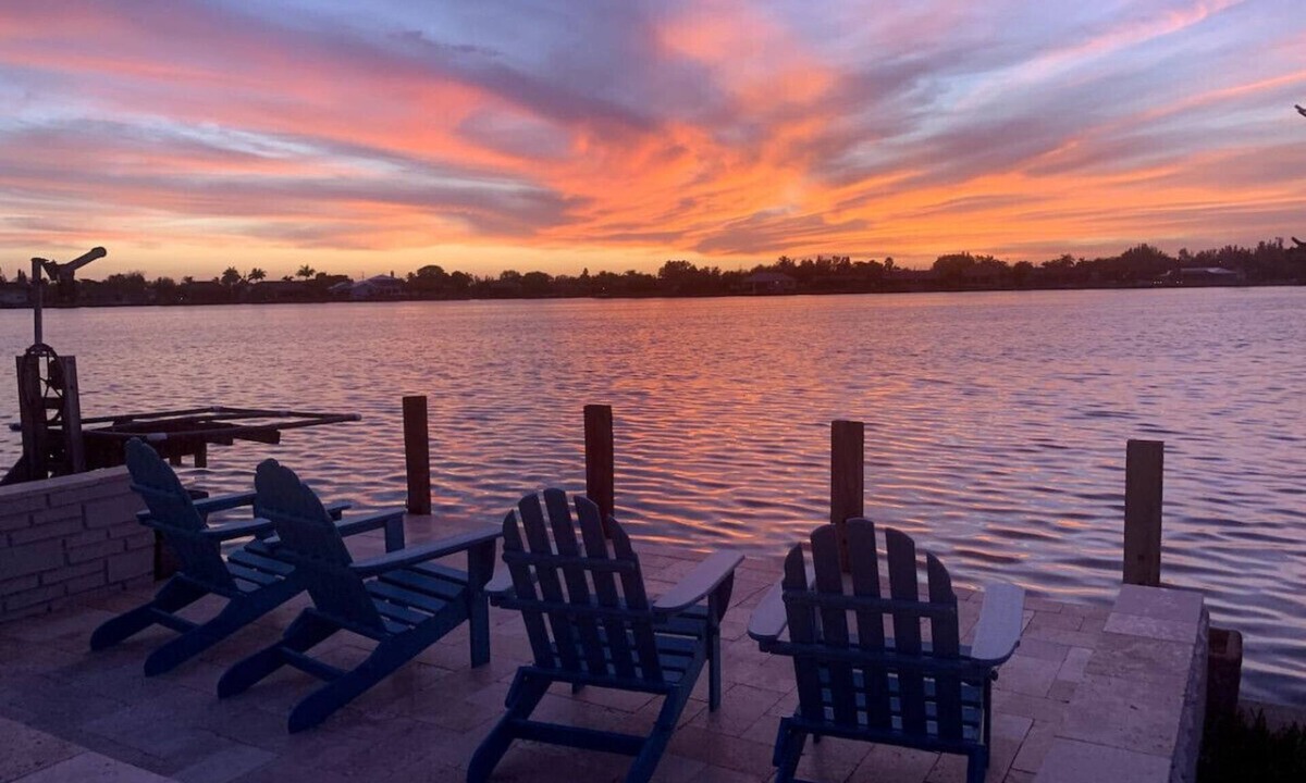 Cape Coral House | Pool, Spa, Kayaks, Bikes, Fishing gear & more