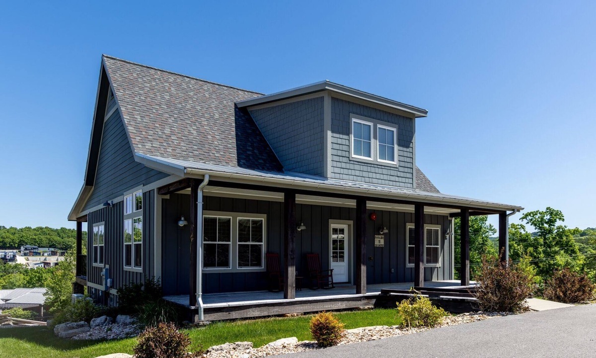 Kimberling City Cabin | Poolside Cabin #11 (3 bedroom cabin, Modern, Scenic Views, oversized deck.)
