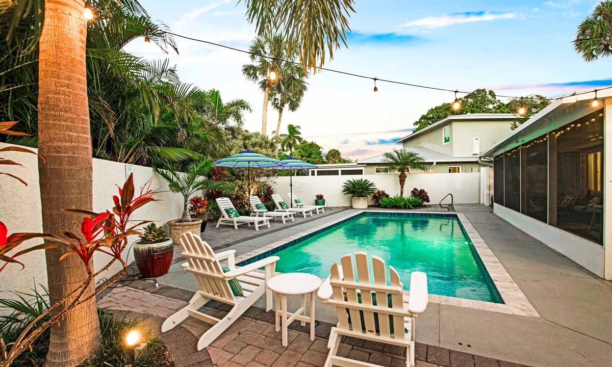 Saint Armands Key House | Private Heated Pool, walk to St Armand's! Perfect for families!