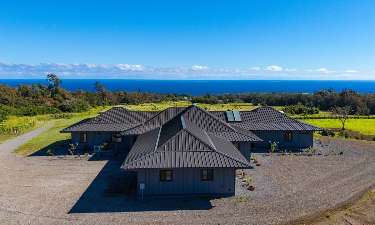 Kapaau House | Private Oceanview Farmstay | Stargate Farm