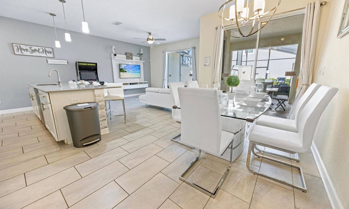 Bay Lake House | PRIVATE POOL/FREE RESORT ACCESS/CLOSE TO DISNEY/Restaurants nearby/Storey Lake!